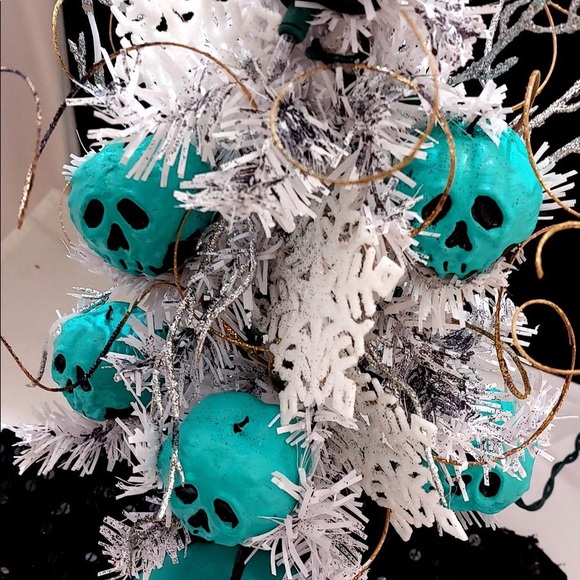 14” Disney Themed Poison Apple Christmas Tree with 5’ of White lights - Picture 4 of 6